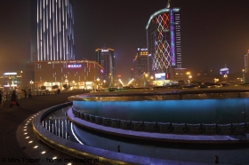 Mini Traper - Chengdu, Tianfu Square nocą