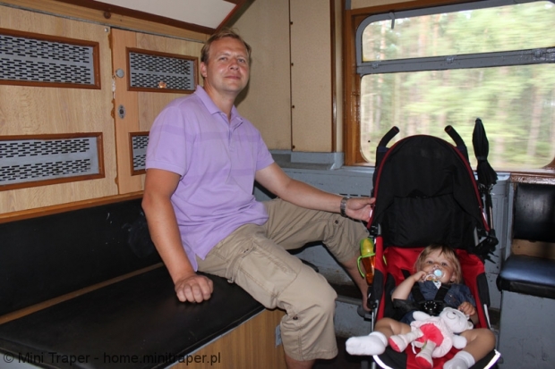 Mini Traper - dziecko w pociągu